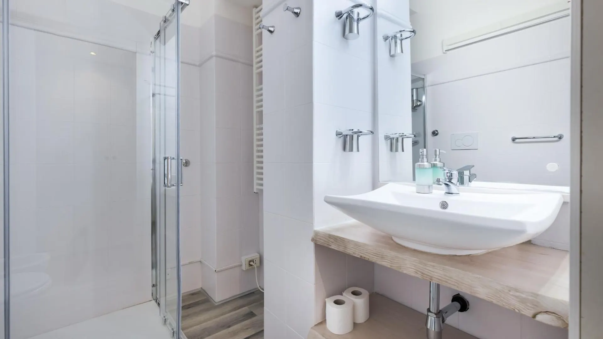 Apartment Loreto - Central Cozy Studio Apartment, Metro 1 Milan