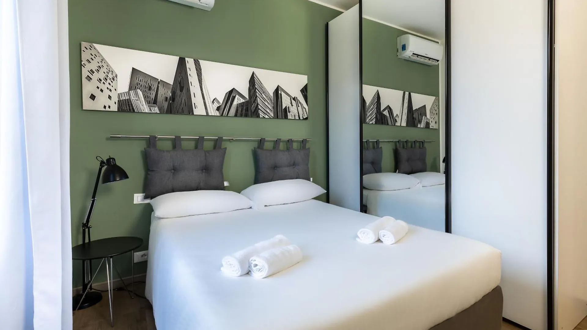 Loreto - Central Cozy Studio Apartment, Metro 1 Milan 0*,